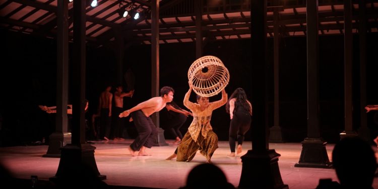 Teater Kampus Seribu Jendela Undiksha Bawa “Jero Ketut” ke Hari Teater Sedunia di Surakarta