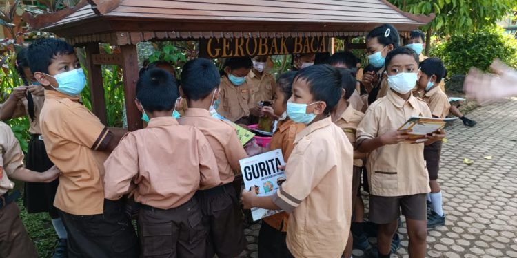 Enam Sekolah Model Penerima Penghargaan Praktik Baik Literasi Dipantau Tim KKLP Literasi Balai Bahasa Provinsi Bali