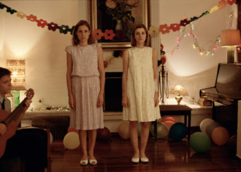 Dogtooth (2009): Abnormalitas yang Menegaskan Jati Diri Sinema-Sinema Yorgos Lanthimos