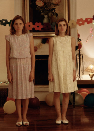 Dogtooth (2009): Abnormalitas yang Menegaskan Jati Diri Sinema-Sinema Yorgos Lanthimos