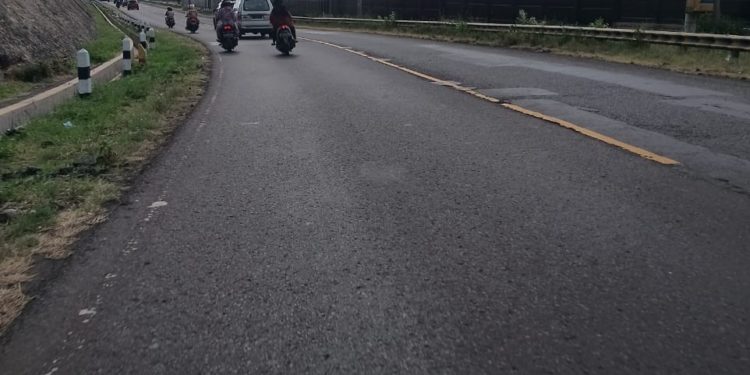 Merasa Orang Paling Sabar di Muka Bumi? Cobalah Jalur Lintasan Pantura Situbondo