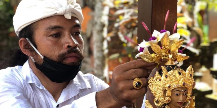 I Made Pada, Undagi Tatah Emas dari Sarwaada