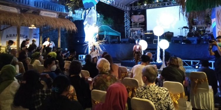 Teater Kalangan dan Lain-lain dalam Opening Night Ubud Food Festival