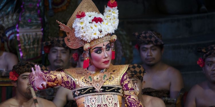 Mendengar Gending Pelegongan Wayan Lotring dari Sekaa Gong Desa Adat Munggu