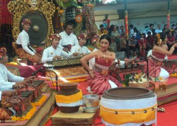 Topeng Tugek Carangsari Kini “Manyelonte” Lewat Selonding