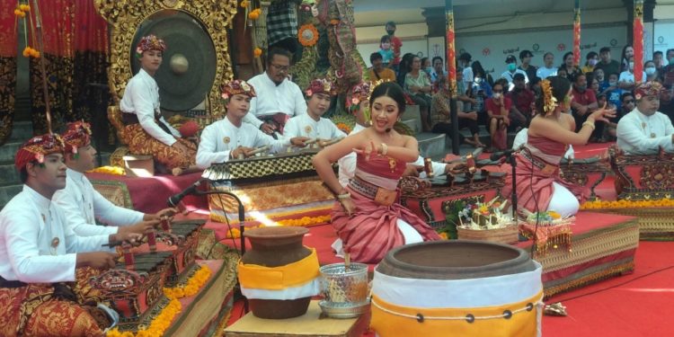 Topeng Tugek Carangsari Kini “Manyelonte” Lewat Selonding