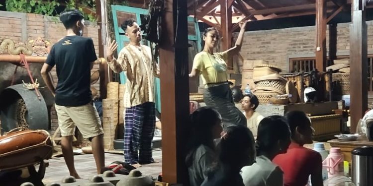 Teater Pakeliran Tutur Candra Bherawa | Proses Penciptaan Karya Teater Bertolak Dari Penjelajahan Teater Tradisi Bali