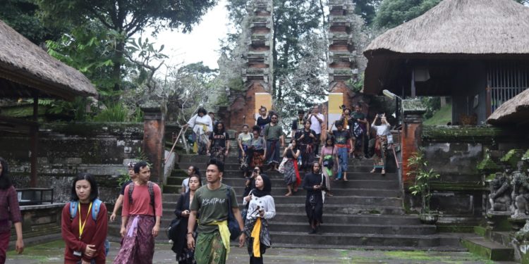 Di Balik Pura  Samuan Tiga, Yang Tampak dan Tak Tampak  | Dari Temu Seni Tari – Indonesia Bertutur