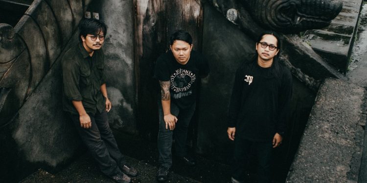 Album R.E.D, Ulang-Alik Tafsir oleh Cassadaga