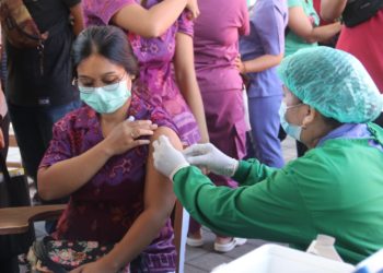 Tibalah Dokter dan Juru Rawat Kita Pada Vaksin Suntikan Keempat