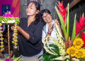 Berbagi Ekspresi Dalam Mewarna Gelap