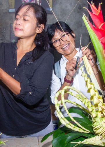 Berbagi Ekspresi Dalam Mewarna Gelap