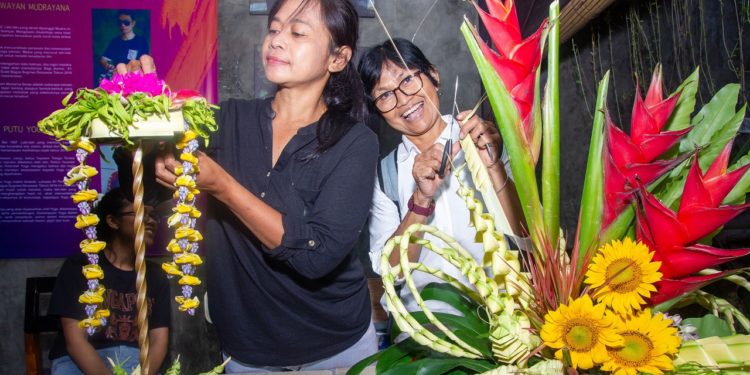 Berbagi Ekspresi Dalam Mewarna Gelap