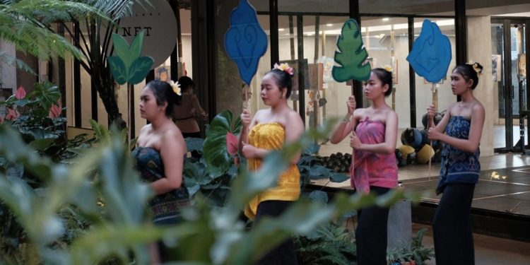 Aghumi: Tarot dan Teater, Menceritakan Simbol-simbol