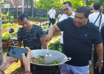 Tips Memasak dari Bupati Agus Suradnyana