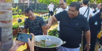Tips Memasak dari Bupati Agus Suradnyana