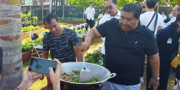 Tips Memasak dari Bupati Agus Suradnyana