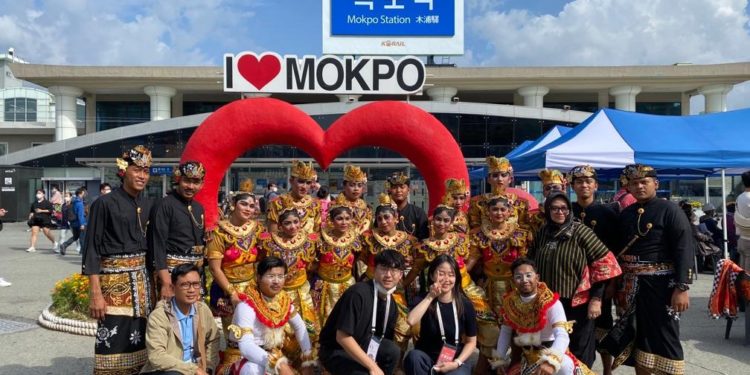 Kabar Sanggar Santhi Budaya dari Korea: Adu Koreografi, Jalan-jalan, Menghibur Lansia