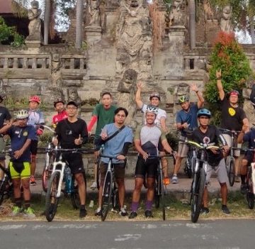 Pura Meduwe Karang, Sepeda, WOJ Nieuwenkamp, dan Kopdar Pesepeda Buleleng