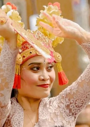 Ratih Ayu Apsari Kampanye Joged Bumbung di Jalanan Berkeley, California