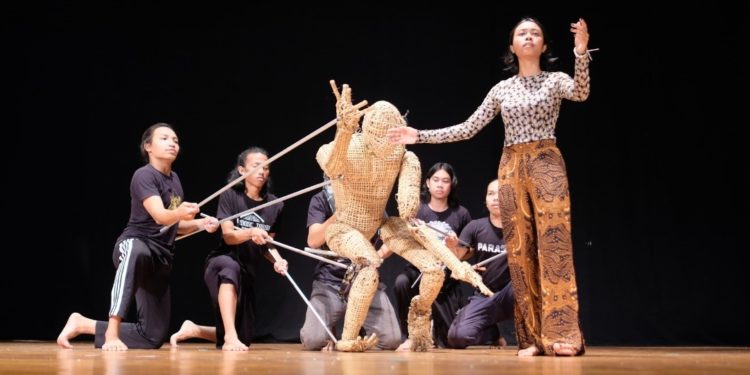 Teater Tanpa Tepi “Danuraga”: Ini Soal Teknis dan Kejutan 3 Kolaborator | Bagian 1