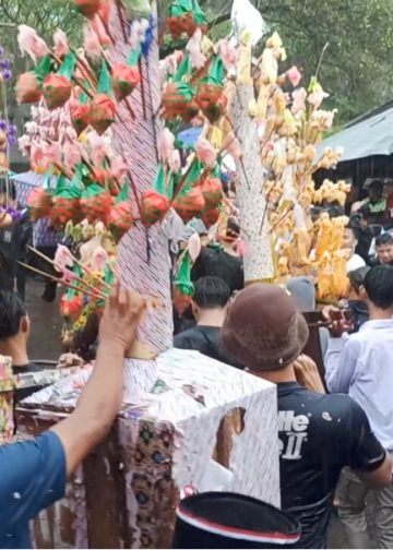 Pawai Maulid Nabi di Desa Pegayaman, Semarak di Tengah Hujan