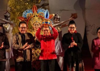 Gubernur Koster: Karya Seni FSBJ Itu Artistik, Estetik, dan Bertutur Pentingnya Sumber Air