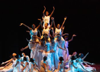 “The Water Soul“ dari Dekgeh Dance Art Community: Kisah Air Mengalir dalam Tubuh Penari