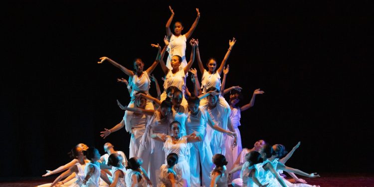 “The Water Soul“ dari Dekgeh Dance Art Community: Kisah Air Mengalir dalam Tubuh Penari