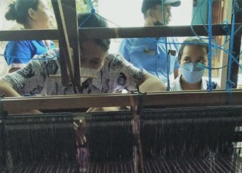 Kain Tenun Karya Siswa SMAN 3 Singaraja Pamer di Presidensi G20