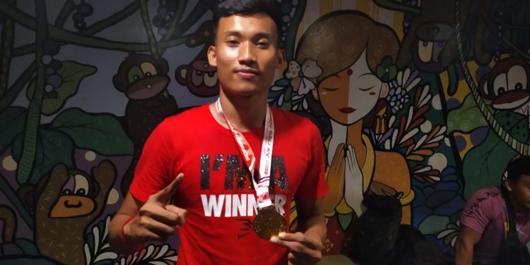 Atlet Karate Berlian Adi Pranatha : Latihan, Kuliah Daring, Hasilnya Emas untuk Buleleng