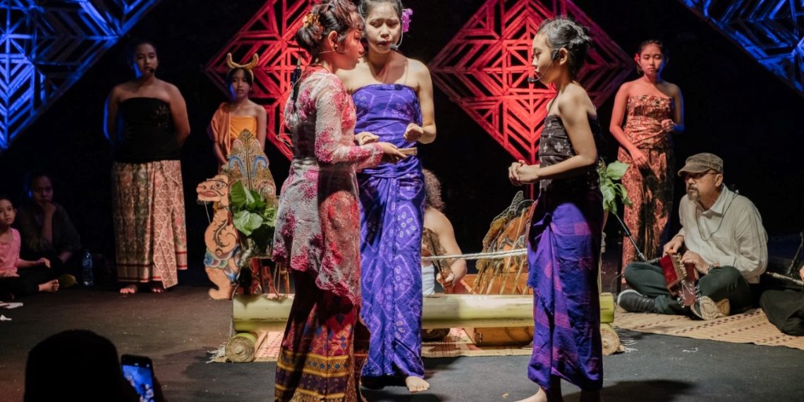 Teater-Dongeng Komunitas Mahima: Mengalirlah Bahasa Bali-Kawi-Indonesia