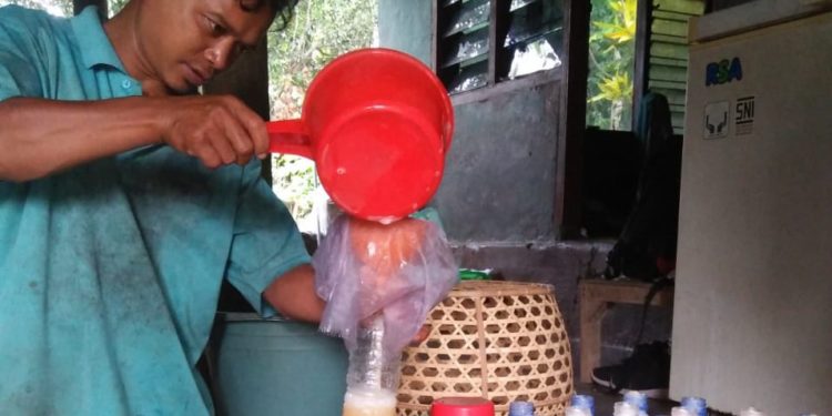 Ketut Kertiyasa dari Desa Les, Menjual Juruh, Tuak dan Rengginang Hingga Sumatera