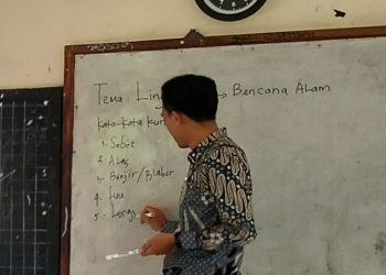 Peringatan Hari Guru: Nasib Pendidik Bahasa Bali “Gelimbang-Gelimbeng” Tak Menentu