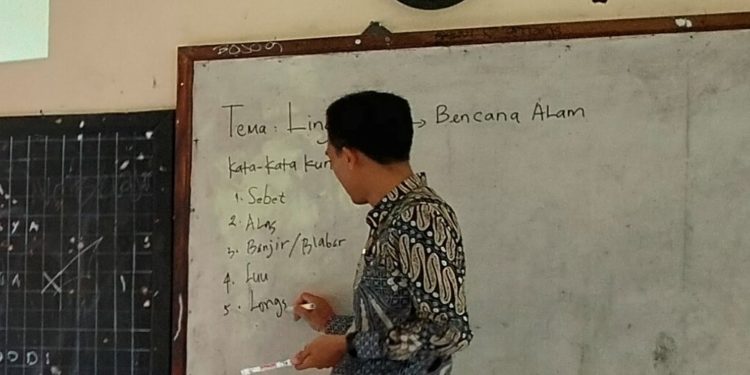 Peringatan Hari Guru: Nasib Pendidik Bahasa Bali “Gelimbang-Gelimbeng” Tak Menentu