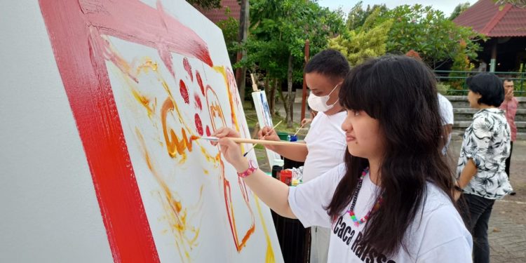 Caca Raissa Melukis Bersama Duo Jegeg dan Anak Beranugerah Khusus di Bumi Linggah Villas