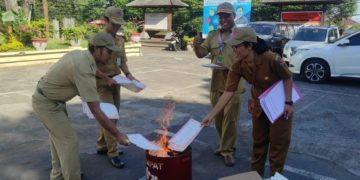 Ijazah SD Salah Tulis Dibakar