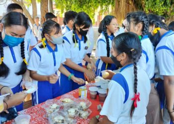 Merdeka Belajar di SMPN 2 Sawan: Belajar Memasak Dulu, Bikin Bazar Kemudian