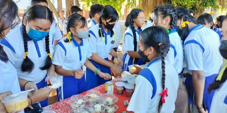 Merdeka Belajar di SMPN 2 Sawan: Belajar Memasak Dulu, Bikin Bazar Kemudian