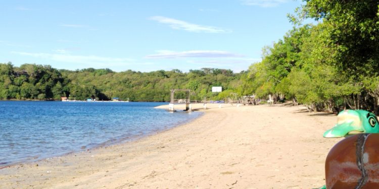 Pantai Pasir Putih di Buleleng Barat, Tempat Asyik Untuk Pacaran Sehat