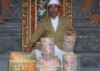 Gde Dana dan Made Suke, Penganyam Bambu dari Tajun — “Keben” dan “Sokasi” yang Khas dan Estetik