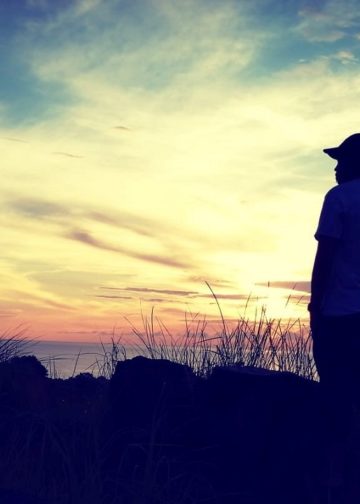 Puisi-puisi I Made Astika | Segurat Senja Perjalanan