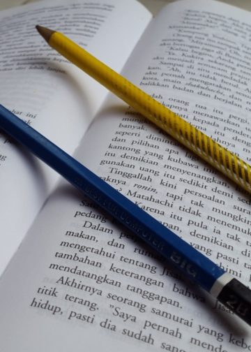 Tentang Memilih Tulisan yang Tak Pernah Mudah