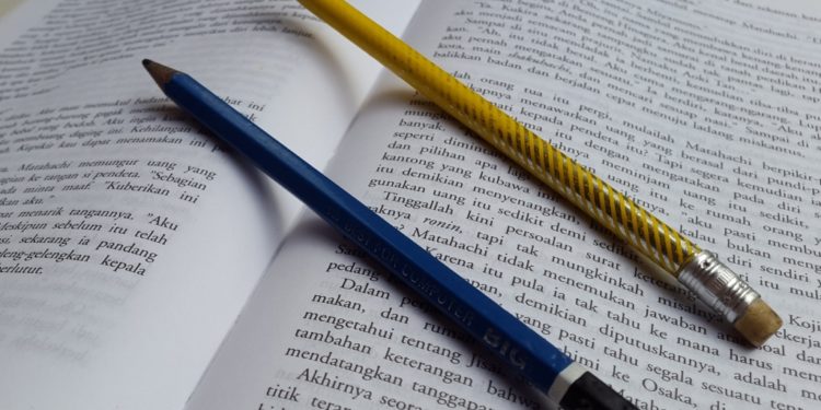 Tentang Memilih Tulisan yang Tak Pernah Mudah