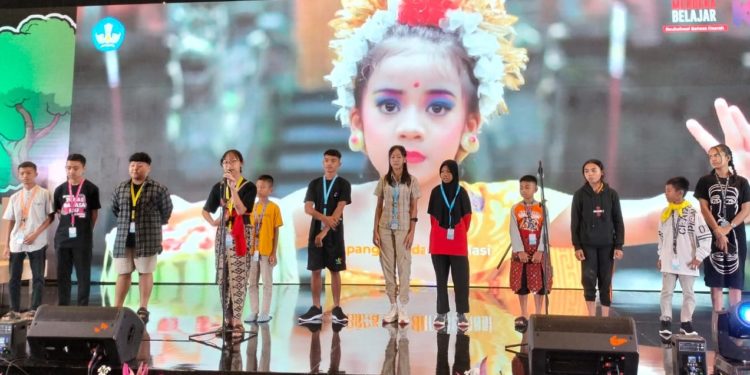 Ratusan Siswa SD dan SMP Bergembira Ikuti Festival Tunas Bahasa Ibu di Jakarta