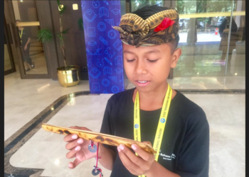 Widi Sedhana Putra, Ikut FTBI di Jakarta, Awalnya Baca Aksara Bali di Tembok Kelas