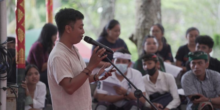 Memperdebatkan Kembali Tentang Alat Musik Akustik dalam Musikalisasi Puisi