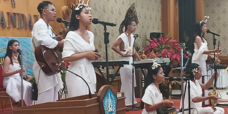 Komunitas Budang Bading Badung: Puisi-Musik yang Apik pada Bulan Bahasa Bali di Kabupaten Badung