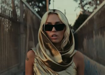 “Poetry, Sound and Sense”, Ketika Miley Cyrus Membius Dunia dengan Flowers