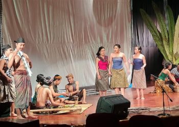 Kidung Rasmi Sancaya dari Sanggar Mahasaba FIB Unud di Bulan Bahasa Bali